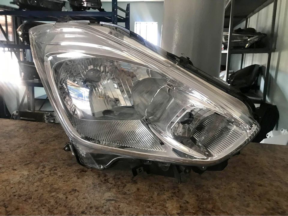 2018 Suzuki swift right headlight - Private Seller