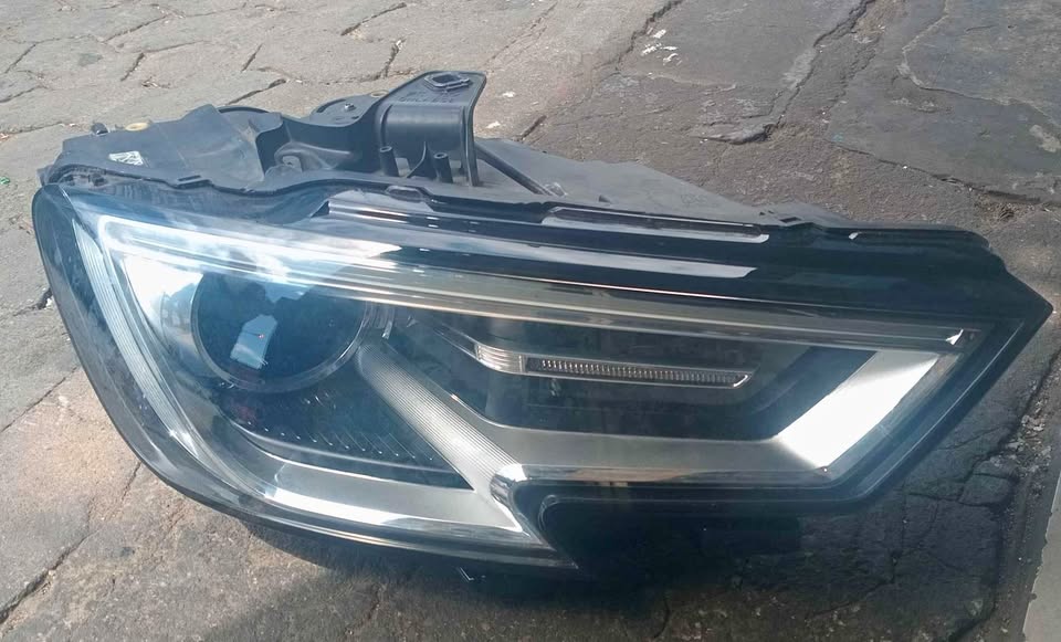 Audi A3 Right-side headlight - Private Seller Audi A3 Right-side headlight - Private Seller