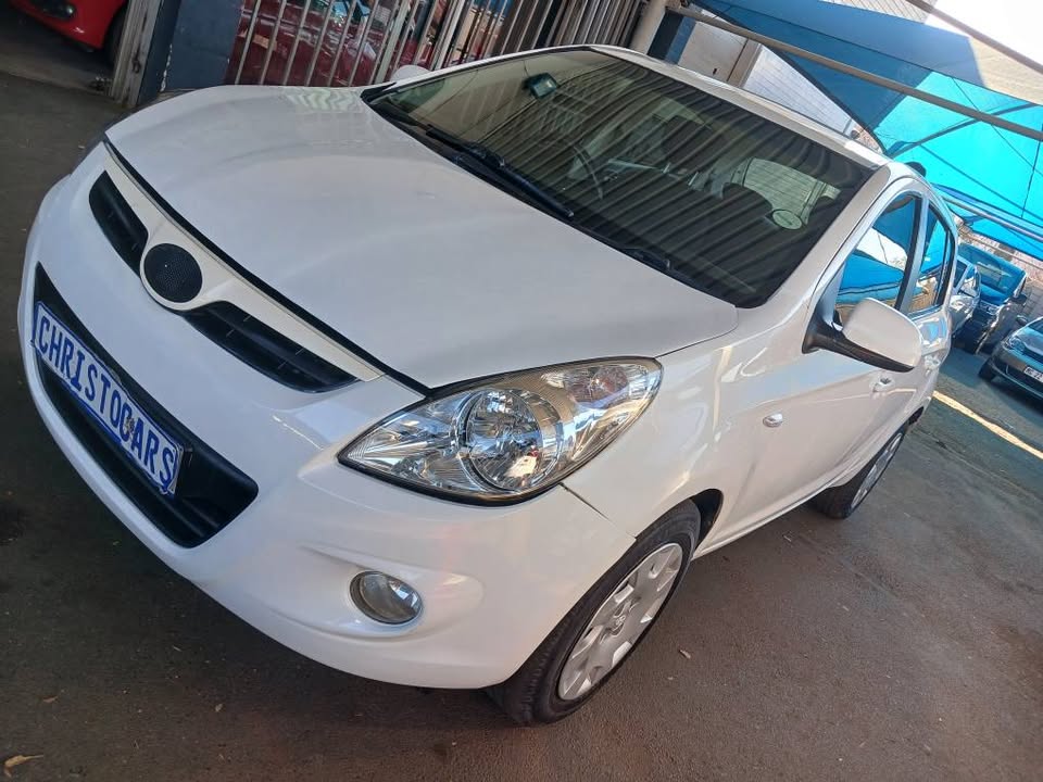 2011 Hyundai i20 hatchback Manuel Transmission petrol 1.4 engine capacity mileage 83000km