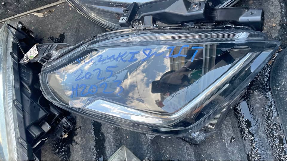 Suzuki Swift headlight - Private Seller Suzuki Swift headlight - Private Seller