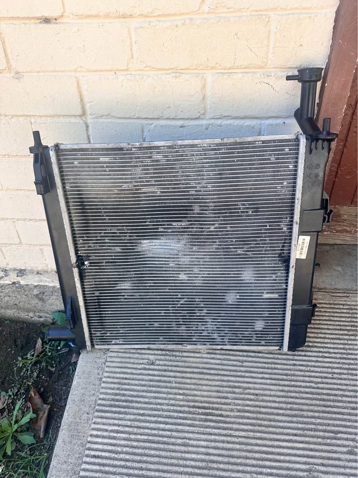 Hyundai i10 2023 and Kia Picanto automatic radiator - Private Seller Hyundai i10 2023 and Kia Picanto automatic radiator - Private Seller