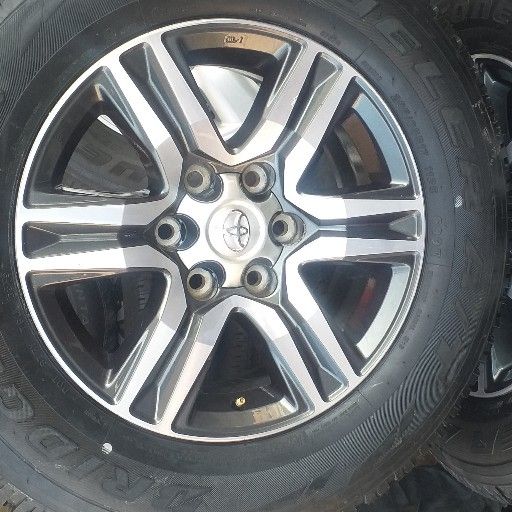 Toyota rim and tyres