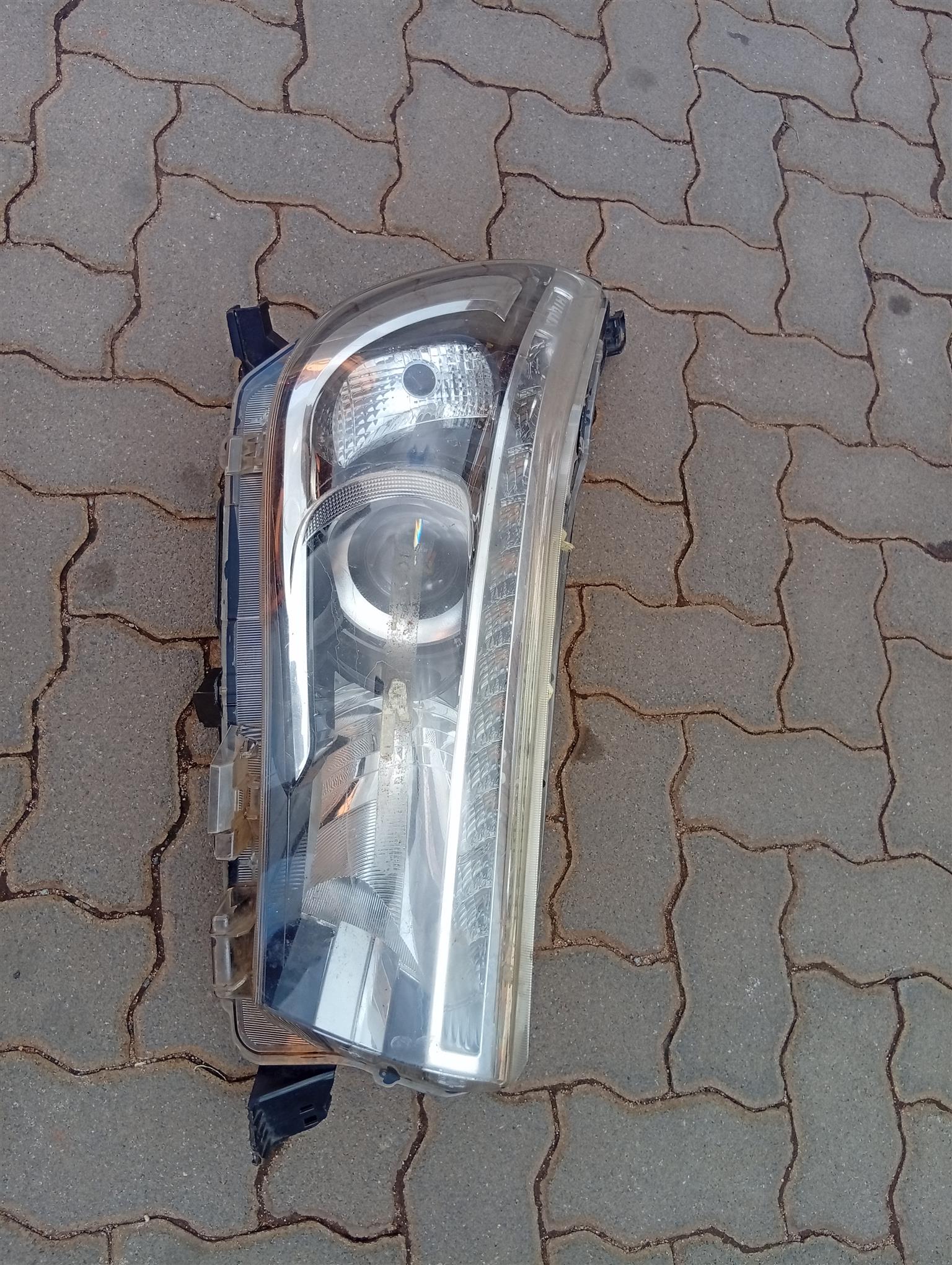 Toyota Hilux gd6 right headlight - Private Seller Toyota Hilux gd6 right headlight - Private Seller