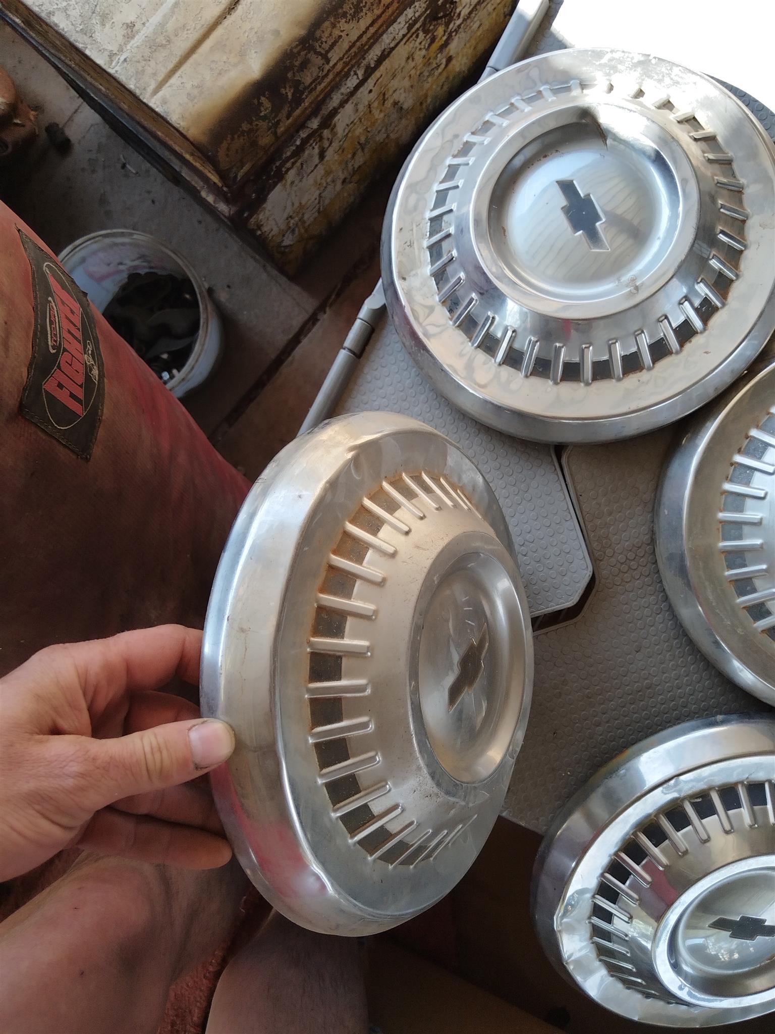 Chevrolet wheelcaps - Private Seller Chevrolet wheelcaps - Private Seller
