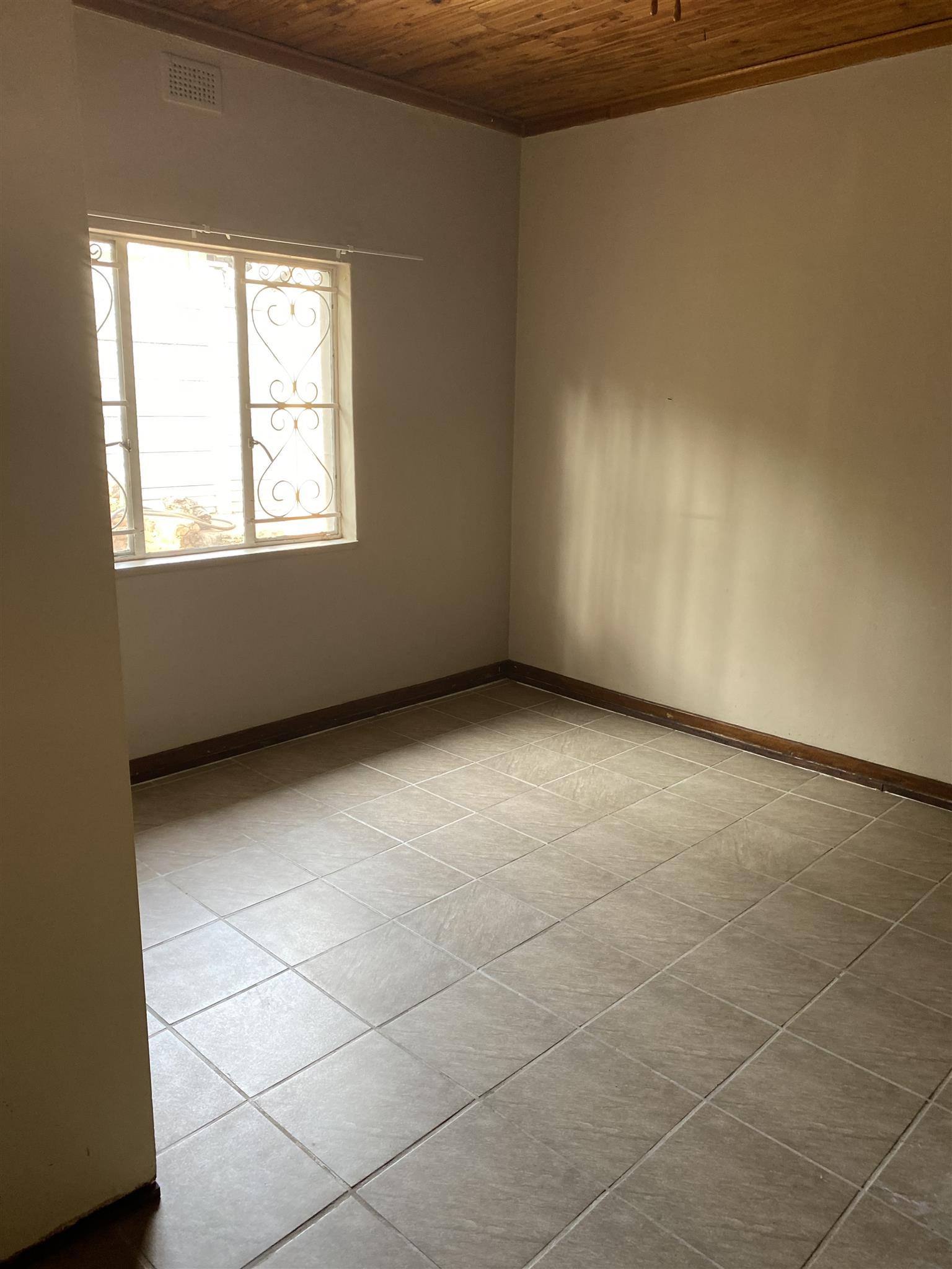 Spacious house in Mountain View, Pretoria for rent Junk Mail
