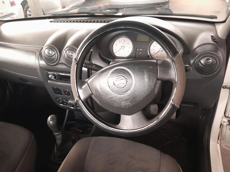 2013 NISSAN NP200 1.5 MANUAL