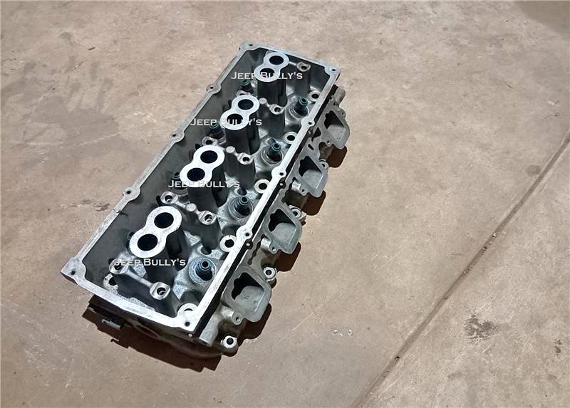 Jeep Grand Cherokee WK1 5.7 Cylinder Head - Private Seller Jeep Grand Cherokee WK1 5.7 Cylinder Head - Private Seller