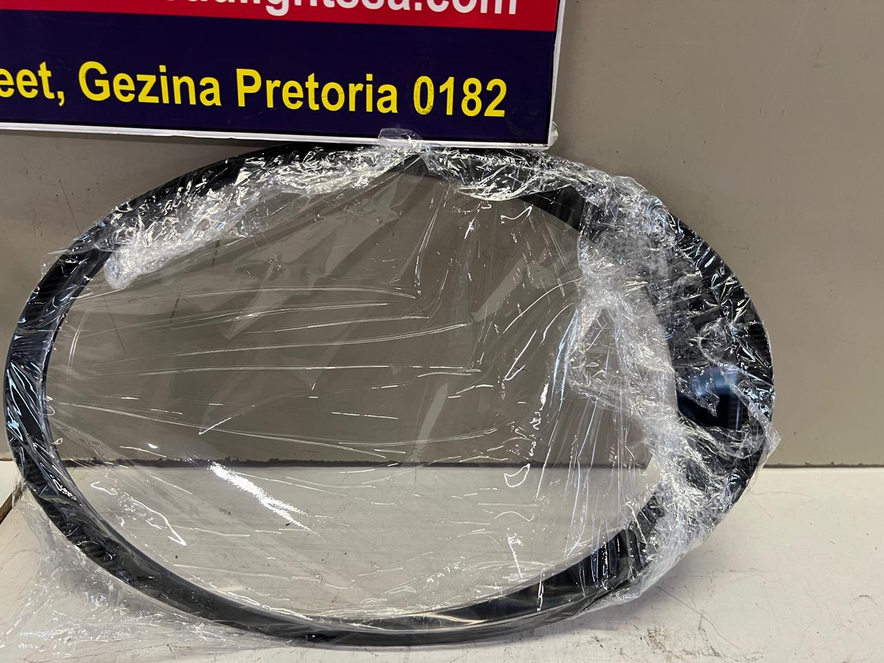 Porsche 997 right side headlight replacement lens - Private Seller Porsche 997 right side headlight replacement lens - Private Seller