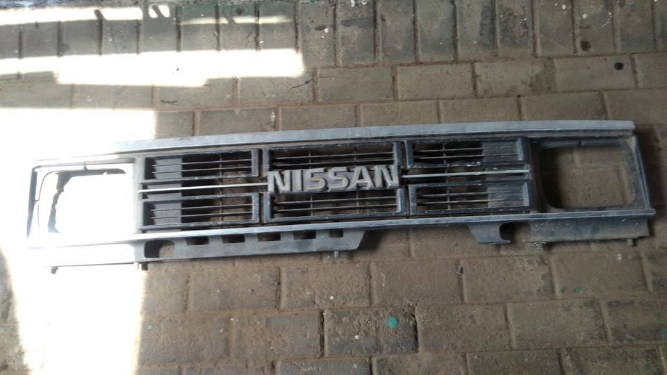 NISSAN SANI FRONT GRILLE FOR SALE - Private Seller NISSAN SANI FRONT GRILLE FOR SALE - Private Seller