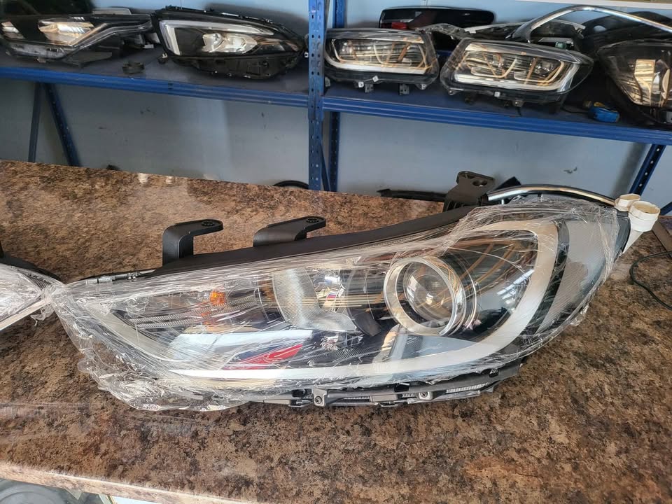 2020 Hyundai Elantra left and right headlight for sale