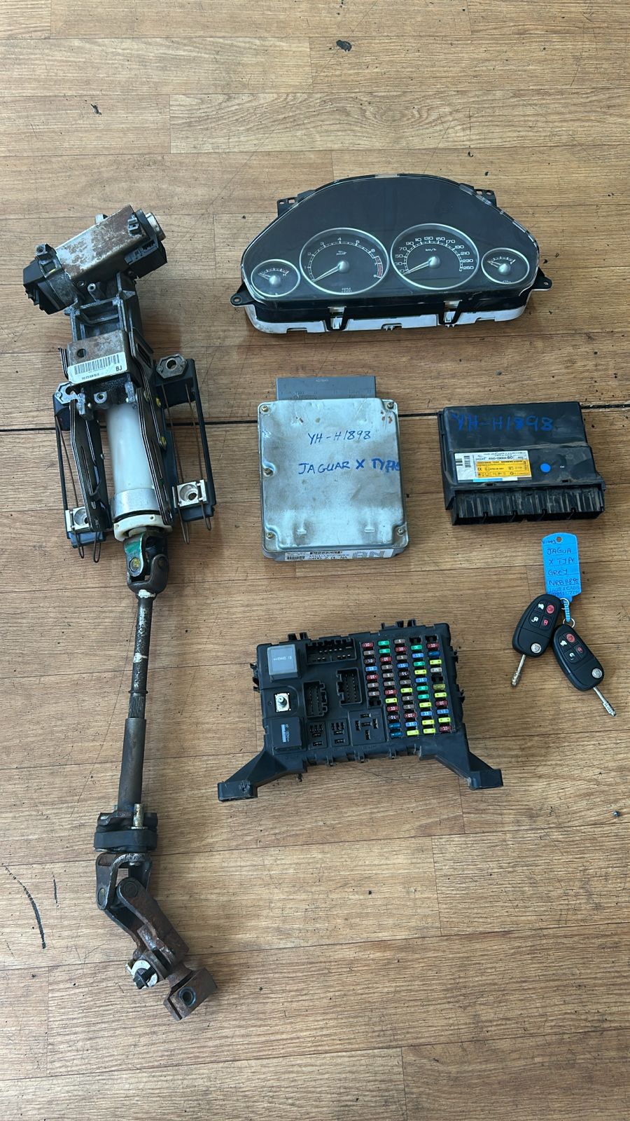 Jaguar X-Type 3 Litre Petrol Lockset for Sale - Private Seller Jaguar X-Type 3 Litre Petrol Lockset for Sale - Private Seller