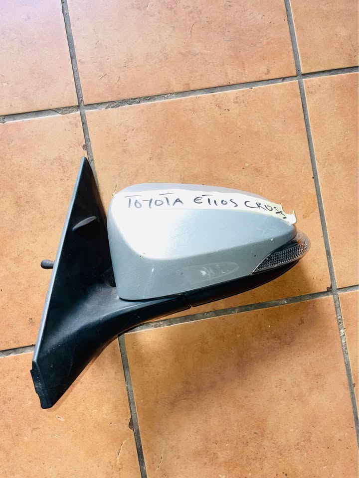 Toyota Etios Cross side mirror - Private Seller Toyota Etios Cross side mirror - Private Seller