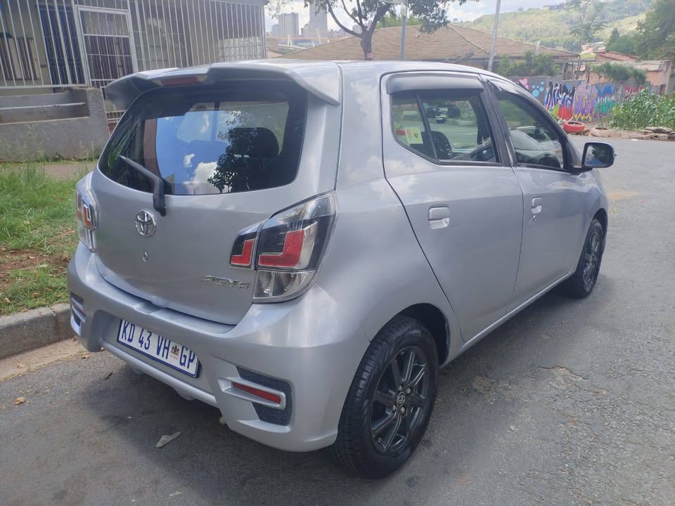 2021 TOYOTA Agya 1.0 Petrol, MANUAL TRANSMISSION Silver in colour, mileage