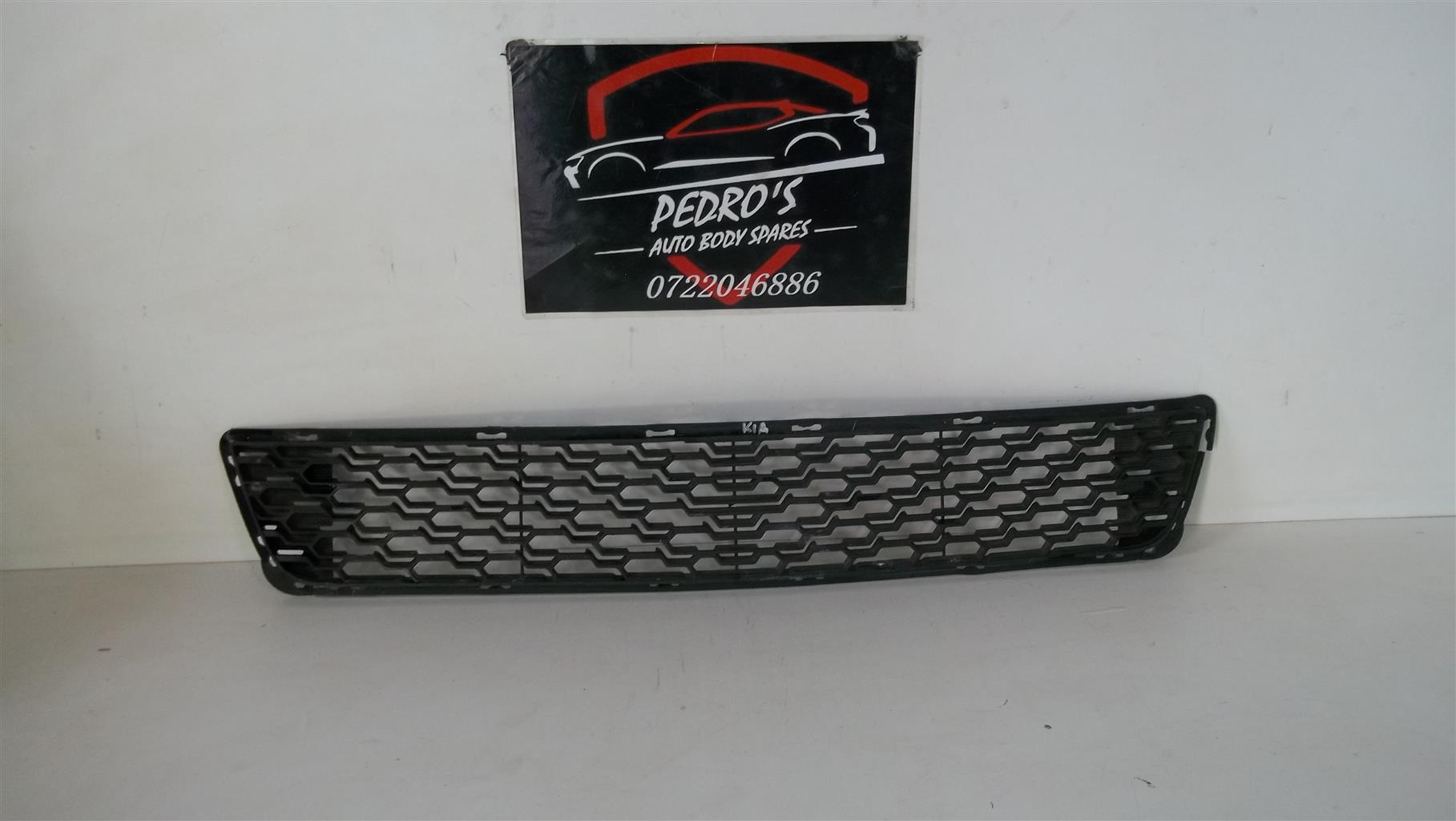 Kia Cerato Mk3 grille - Private Seller Kia Cerato Mk3 grille - Private Seller