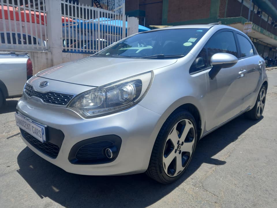 2012 KIA RIO TEC 1.4 PETROL,  90000KM, MANUAL, SILVER COLOUR SUNROOF