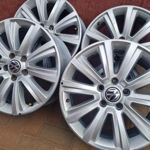 VW AMAROK/T5/T6 TRANSPORTER 18INCH MAGS - Private Seller VW AMAROK/T5/T6 TRANSPORTER 18INCH MAGS - Private Seller