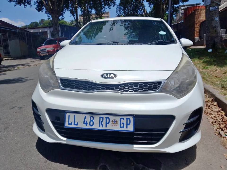 2016 KIA RIO HATCHBACK 1.2 PETROL, MANUAL TRANSMISSION, WHITE COLOR, MILEAGE