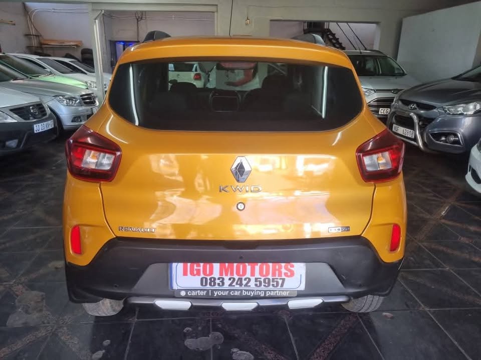 2022 Renault Kwid 1.0 Easy-R Automatic 54000km Mechanically Perfect with Canopy, Clothes Sea