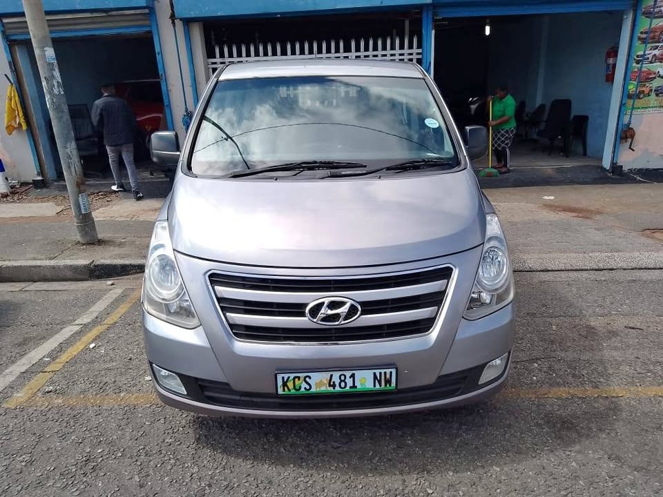 2017 Hyundai H1 2.5 Nine seater Automatic with a leather seat