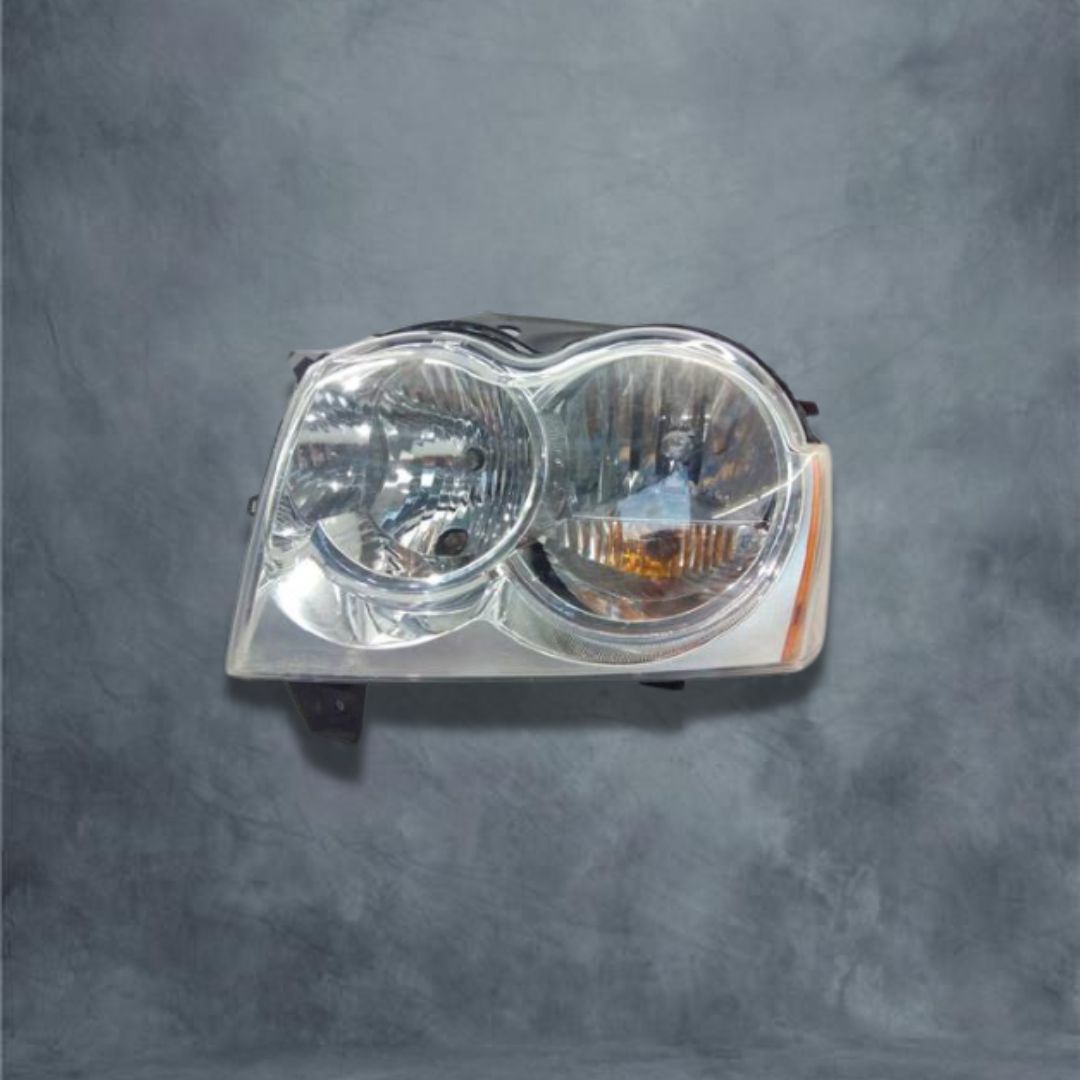 Jeep Grand Cherokee Wk1 Headlight - Private Seller Jeep Grand Cherokee Wk1 Headlight - Private Seller
