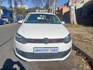 2013 VW POLO 6 HATCHBACK 1.6 PETROL ENGINE, AUTOMATIC, WHITE COLOR, MILEAGE 