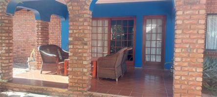 House For Sale in Flora Park