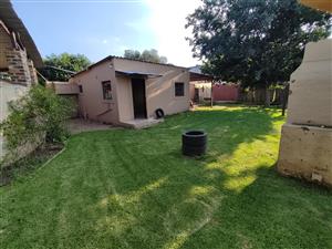 Batchelors flat: Petit, Benoni on a plot