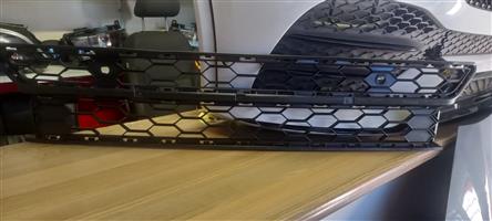 2017 VW AMAROK FRONT BUMPER LOWER GRILL FACE LIFT