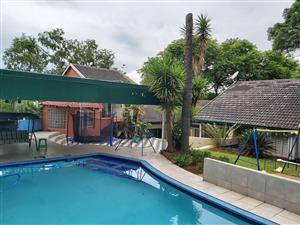 Rooms in a commune with free Wi-Fi and pool available on 01/01/2021 for R2500 and R3000 for 2 rooms