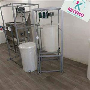 Liquid detergent mixer