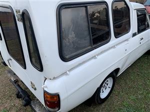 Nissan 1400 bakkie with canopy 
