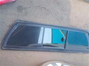 2016 chev utility back glass