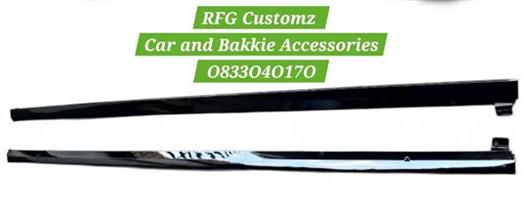 Polo 8 Gloss black side skirts