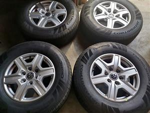 17 inch VW Amarok original mags with 255/70/17 Continental CrossContact new set 