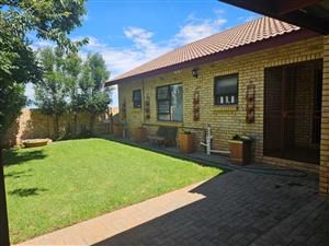 House For Sale in Hillcrest