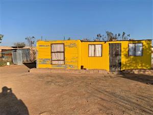 Stand with  3 room Zozo for sale in shoshanguve block x extension
