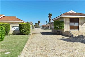 Summerstrand:   Elegant and Immaculate Townhouse Retreat