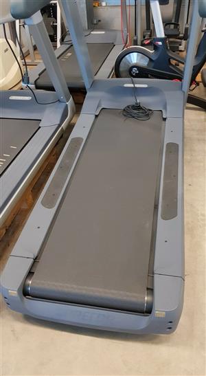  Treadmill mit P30 PRECOR 835 Laufband 