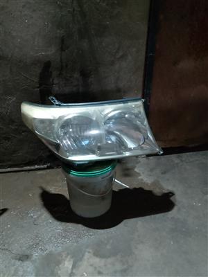 Toyota Landcruiser headlight Right