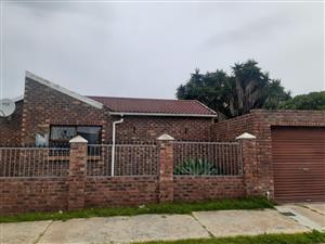 Algoa Park – Corner face- brick home 