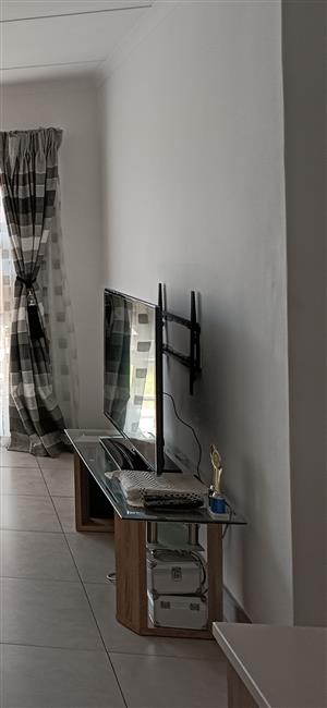 Angle TV stand excellent condition 