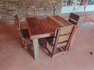 Kinder tafel met stoele R4500