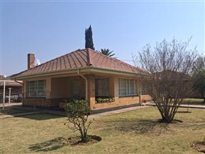 Investment Opportunity in Vereeniging Central, 3 Bedroom Family home with spacious yard and outside