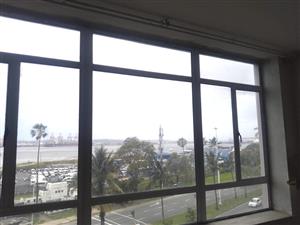 Spacious Bachelor Apartment in Victoria Embarkment