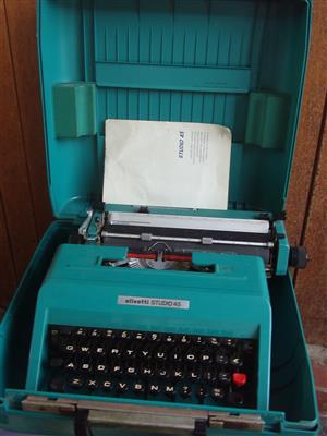 Typewriter - Studio 45 - in case 
