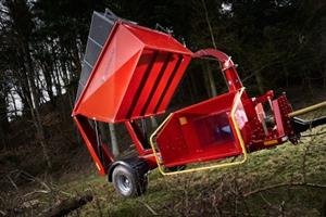A total solution with a TP 230 Wood Chipper and a 7 m3 high tip trailer