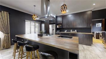 Spacious Family Home with Exceptional Outdoor Living & Separate Flatlet in Witfield