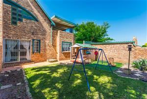 3 Bedroom Duplex for sale in die Hoewes