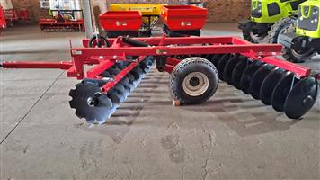 New trailed hydraulic disc harrows