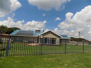 Family home for sale with 2 flatlets